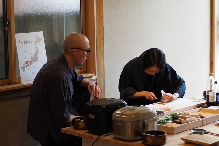 Privat sushilektion i Tokyo–6 slag, kulturhistoria och full måltid
