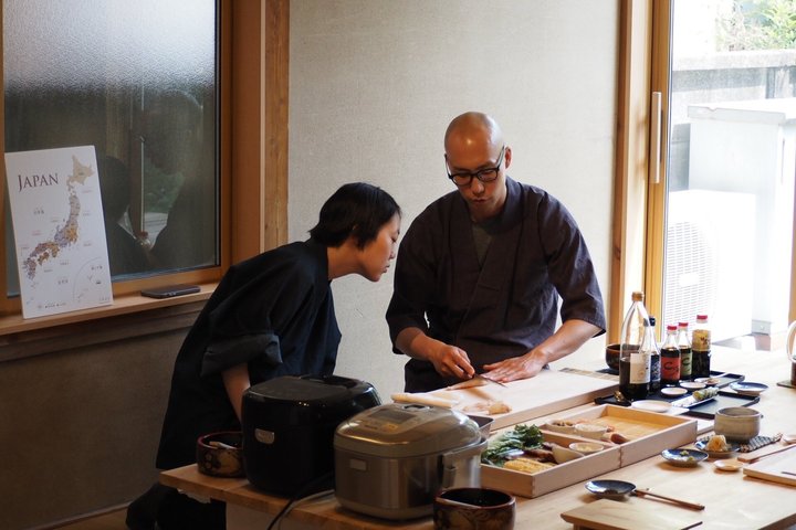 Privat sushilektion i Tokyo–6 slag, kulturhistoria och full måltid