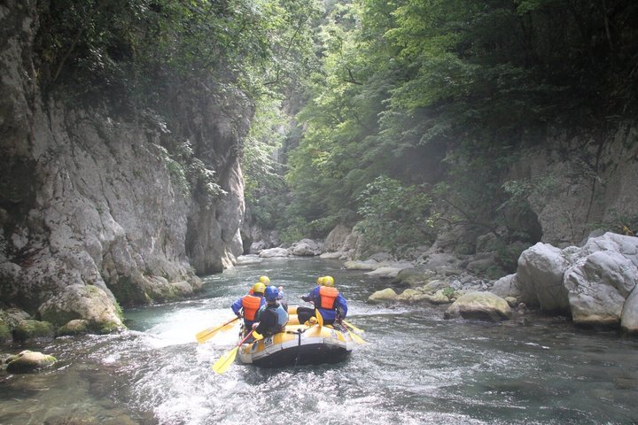 Avventura Rafting nel Parco Nazionale del Pollino da Matera