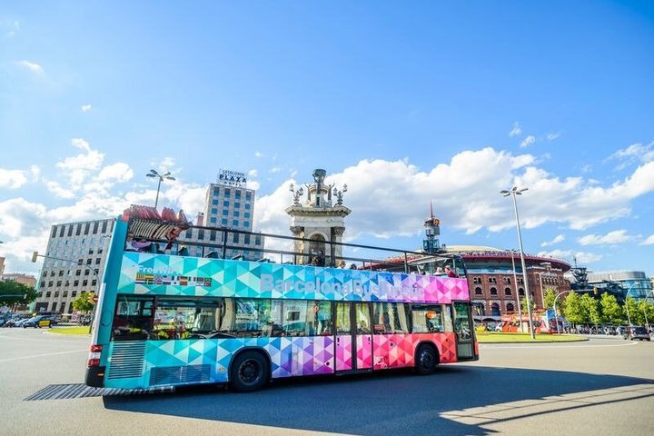 市内観光バルセロナ乗り降り自由バスツアー:24または48時間