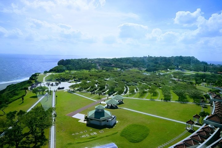 Storia della Seconda Guerra Mondiale di Okinawa e Tour di Hacksaw Ridge con una Guida Locale