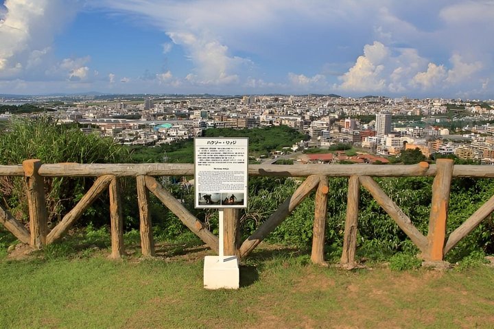 Storia della Seconda Guerra Mondiale di Okinawa e Tour di Hacksaw Ridge con una Guida Locale