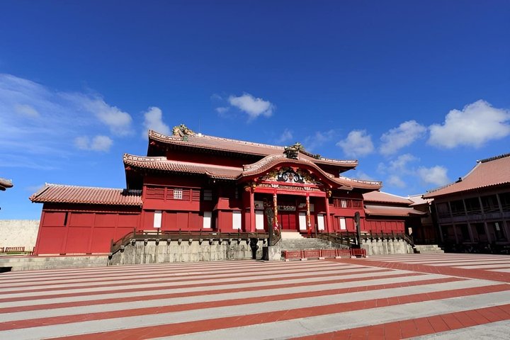 Storia della Seconda Guerra Mondiale di Okinawa e Tour di Hacksaw Ridge con una Guida Locale