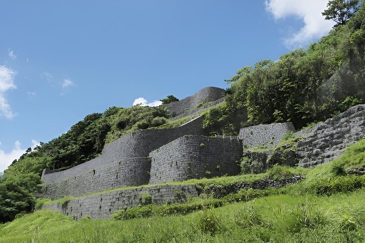 Storia della Seconda Guerra Mondiale di Okinawa e Tour di Hacksaw Ridge con una Guida Locale