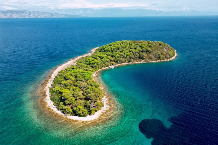 Makarska: 3-øy Speedboat Tour med Cave og Blue Lagoon