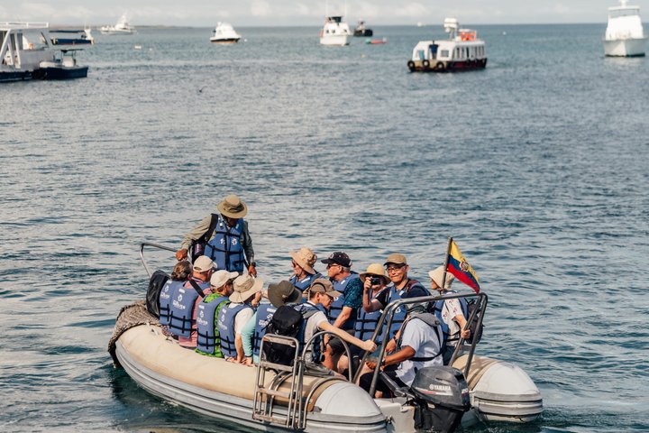 Paquete de 5 días de primera clase en Galápagos con excursiones de un día en yate