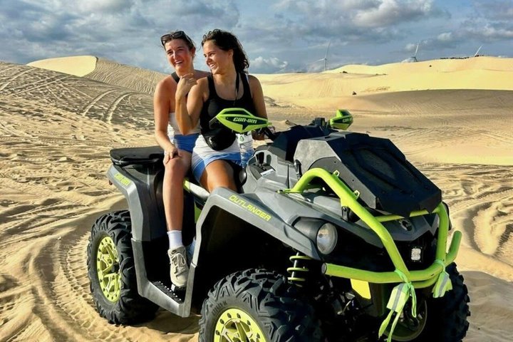 Tour privato in jeep all'alba o al tramonto delle dune di sabbia Mui Ne, Vietnam