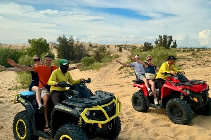 Tour privato in jeep all'alba o al tramonto delle dune di sabbia Mui Ne, Vietnam