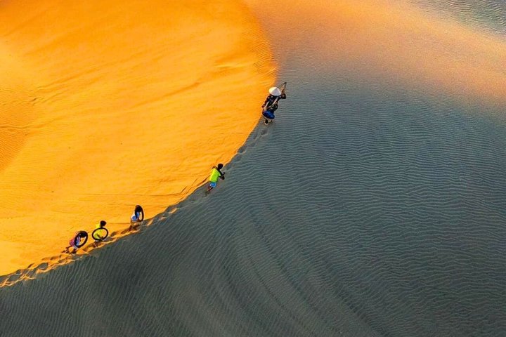 Tour privato in jeep all'alba o al tramonto delle dune di sabbia Mui Ne, Vietnam