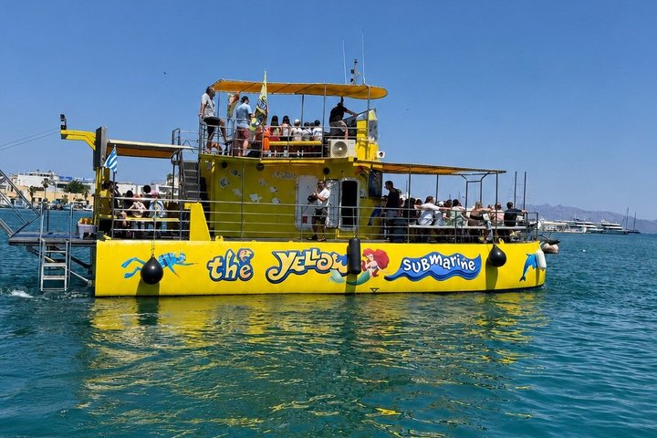 90 minuti di barca con fondo in vetro con spettacolo di sirene