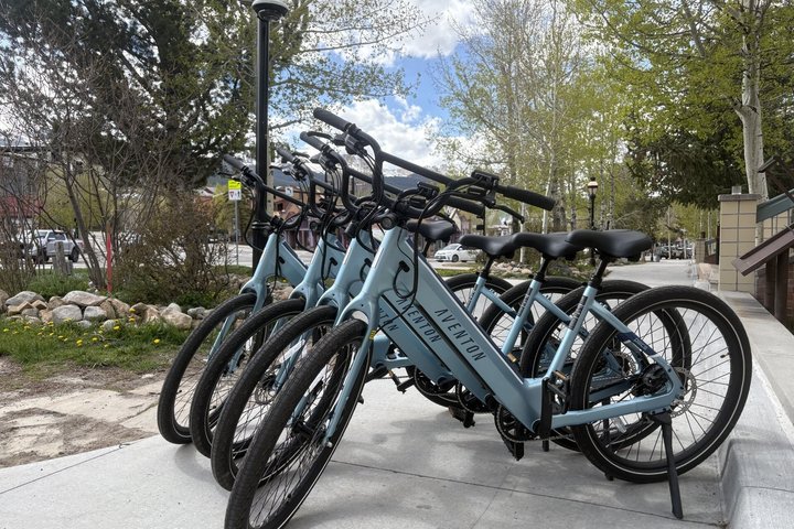 Ridden - Höstfärgade E-cykeluthyrningar Breckenridge till Frisco