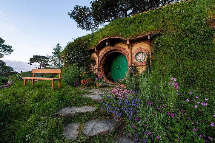 Hobbiton Movie Set & Waitomo Caves Pequeno grupo tour de Auckland