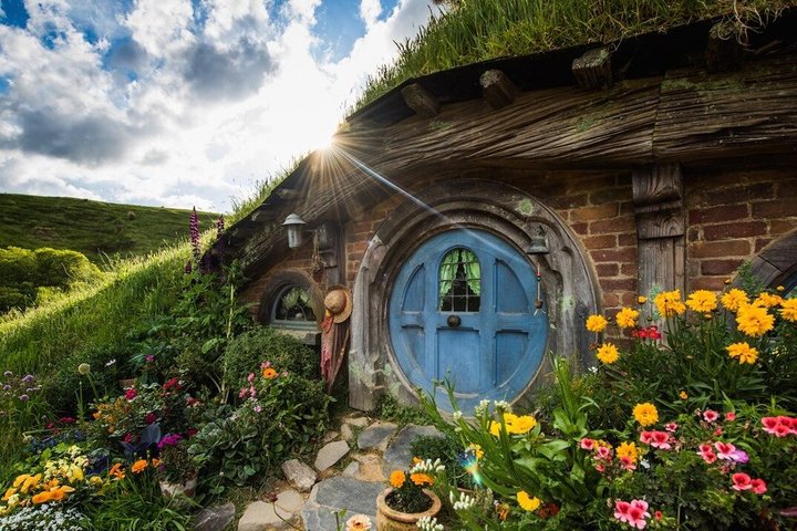 Hobbiton Movie Set & Waitomo Caves Pequeno grupo tour de Auckland