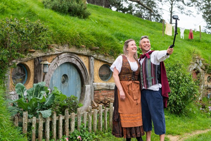 Hobbiton Movie Set & Waitomo Caves Pequeno grupo tour de Auckland