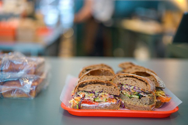 Montreal Mile End Food Tour mit Bagel, Poutine und 7 Verkostungen