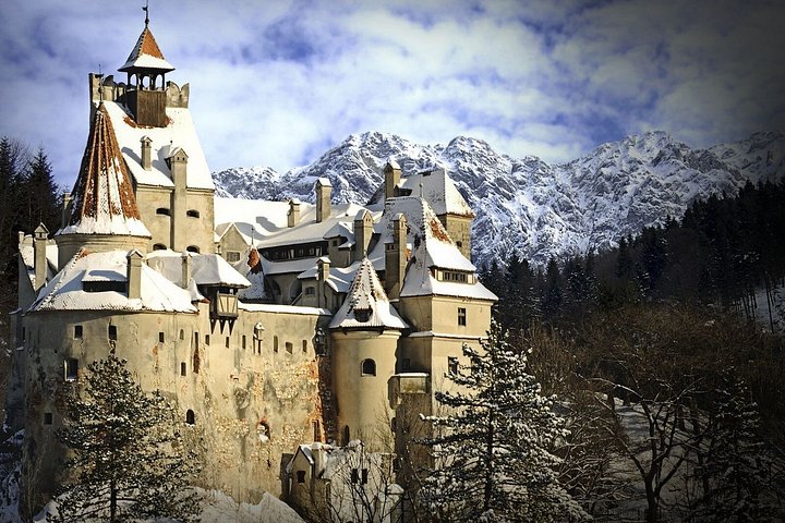 Day Tour to Bran Castle(Dracula's Castle) and Râșnov Fortress