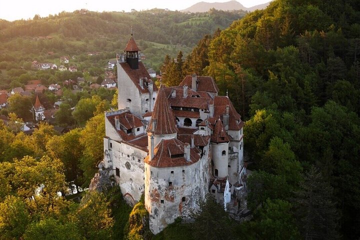 Day Tour to Bran Castle(Dracula's Castle) and Râșnov Fortress