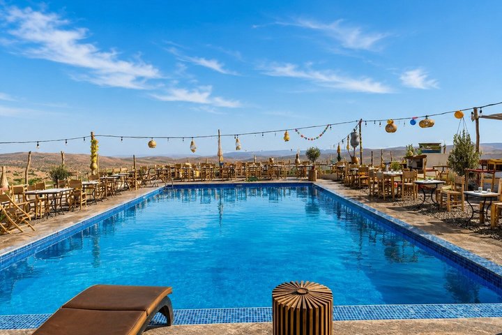 Balade à dos de chameau, piscine et déjeuner à Agafay avec transferts à l'hôtel