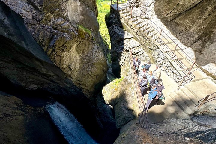 Lauterbrunnen E-Bike Tour - Trümmelbachfälle & versteckte Täler