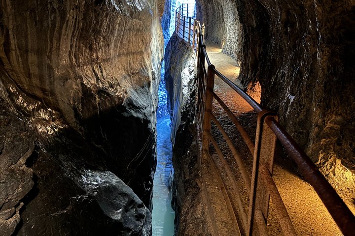 Lauterbrunnen E-Bike Tour - Trümmelbachfälle & versteckte Täler