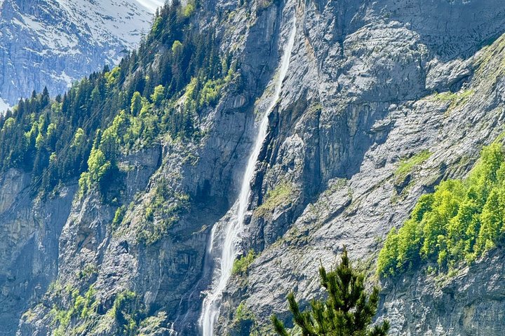 Lauterbrunnen E-Bike Tour - Trümmelbachfälle & versteckte Täler