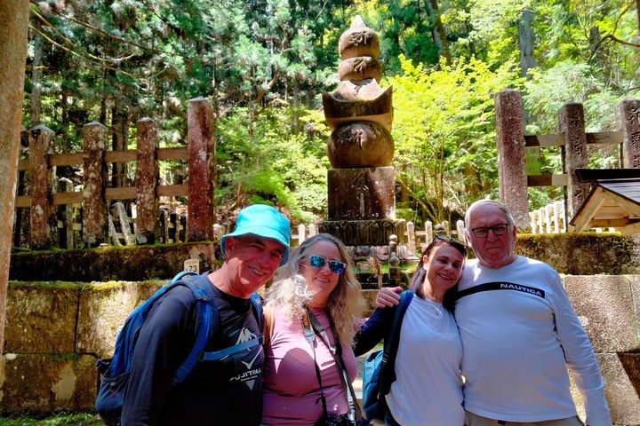 Excursión de medio día a los sitios sagrados del Monte Koya con guía autorizado