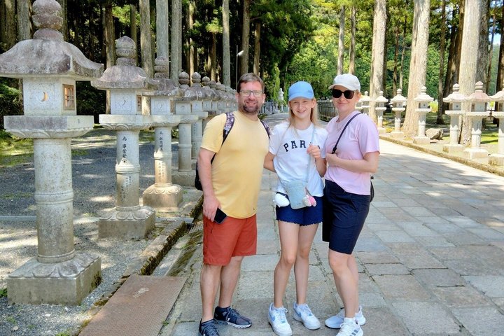 Excursión de medio día a los sitios sagrados del Monte Koya con guía autorizado