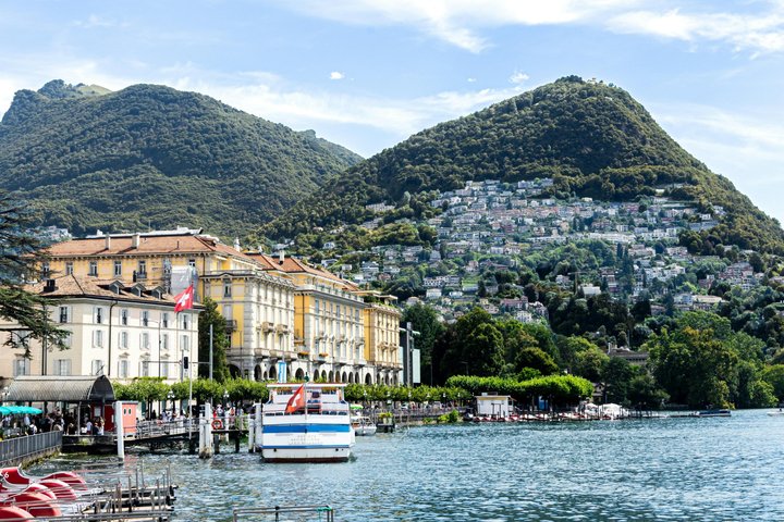 Lago Como & Lugano para grupos pequeños : 2 países en 1 día, Crucero en barco