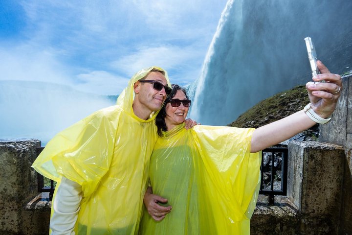 Niagara Falls Tour: Croisière en bateau, voyage derrière les chutes et Skylon