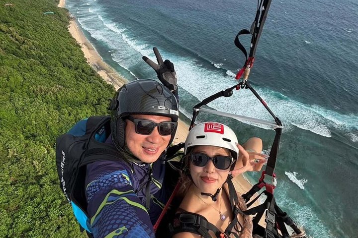 Bali Tandem Paragliding in Uluwatu and Pandawa with Hotel Pickup