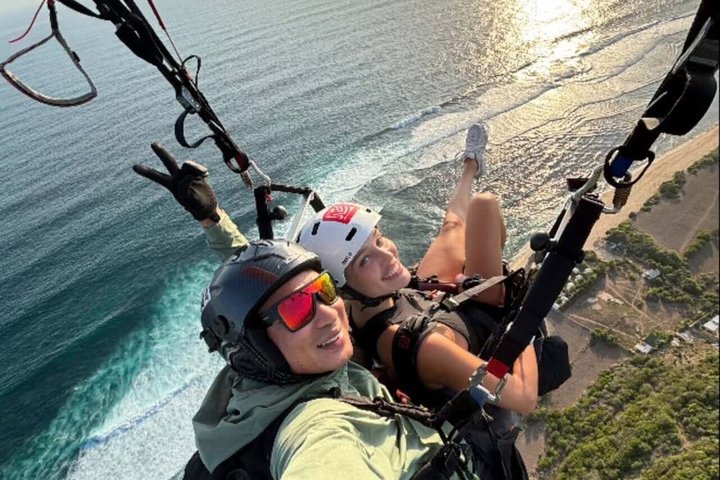 Bali Tandem Paragliding in Uluwatu and Pandawa with Hotel Pickup