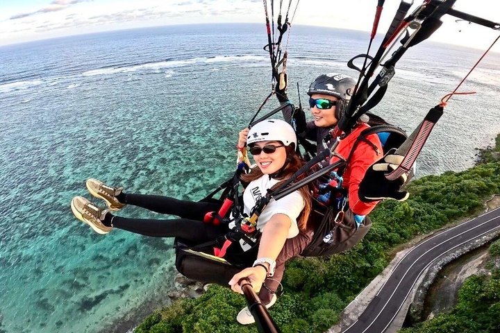 Bali Tandem Paragliding in Uluwatu and Pandawa with Hotel Pickup