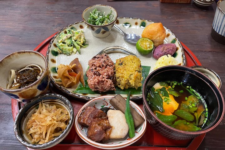 Okinawa Ikigai Blue Zone Tour med Guide och chaufför 1–8 gäster