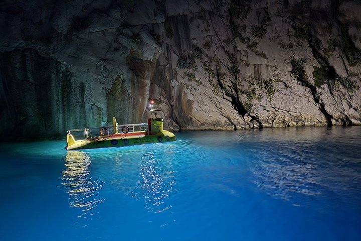 Semi-submarine tour do mundo submarino de Makarska