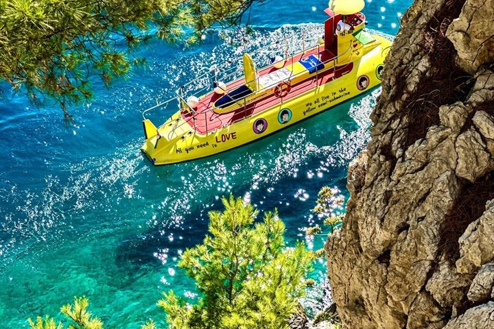 Semi-submarine tour do mundo submarino de Makarska