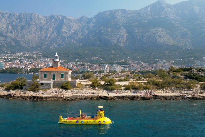 Semi-submarine tour do mundo submarino de Makarska