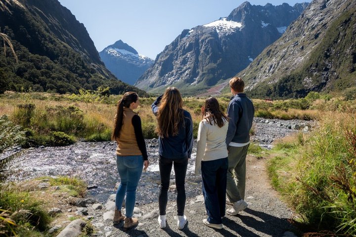 Milford Sound Coach & Cruise ex Te Anau Atemberaubende Aussicht mit Mittagessen
