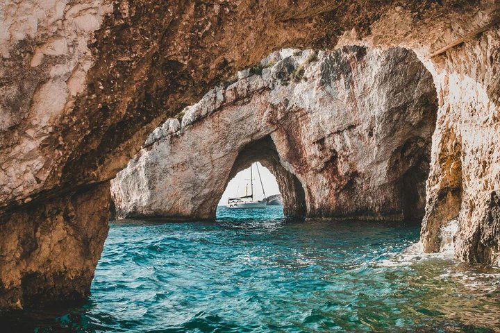 Excursão de ônibus de Zakynthos até o Viewpoint do naufrágio e as Cavernas Azuis