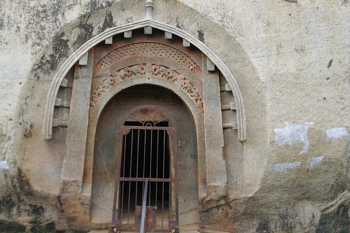 Gita di un giorno alle grotte di Dungeshwari e Barabar da Bodhgaya.