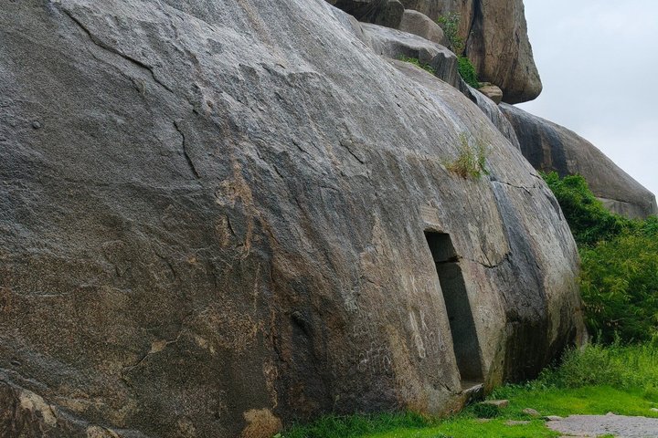 Gita di un giorno alle grotte di Dungeshwari e Barabar da Bodhgaya.