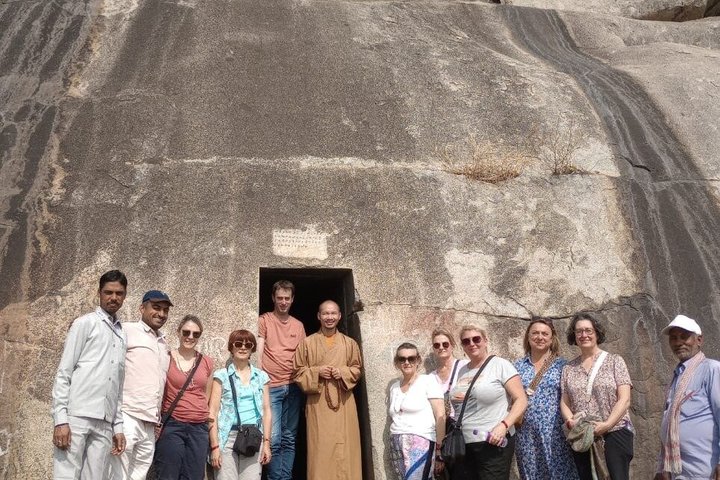 Gita di un giorno alle grotte di Dungeshwari e Barabar da Bodhgaya.