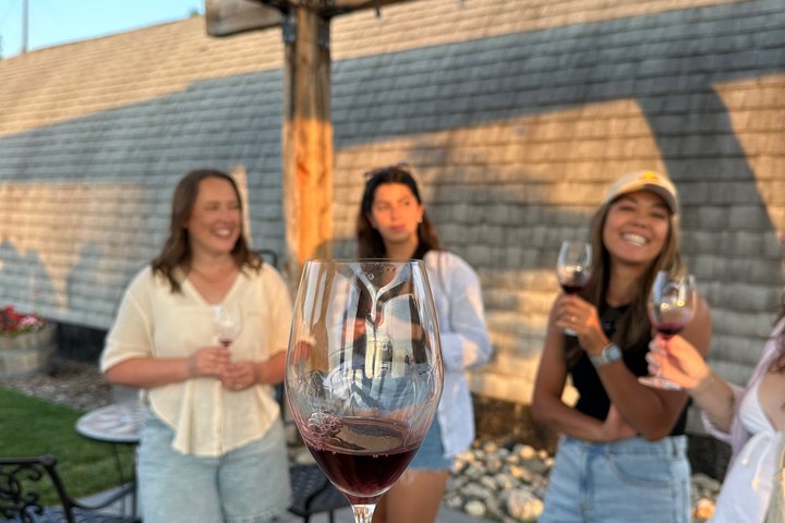 Visite du vin de Kelowna en vélo électrique avec dégustations, déjeuner et vue sur l'Okanagan