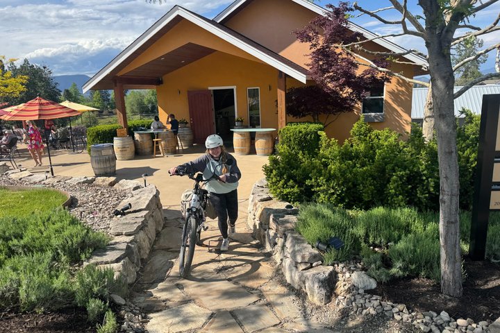 Visite du vin de Kelowna en vélo électrique avec dégustations, déjeuner et vue sur l'Okanagan