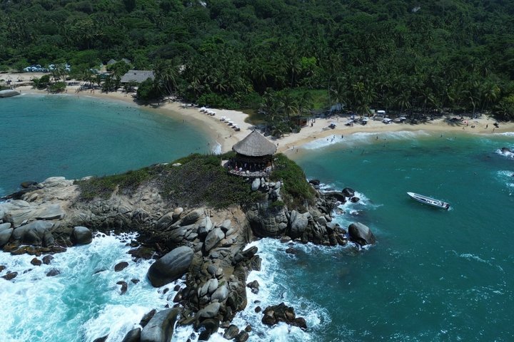 Privat Tayrona Hike till Cabo San Juan : Tvåspråkig Guide + Transport