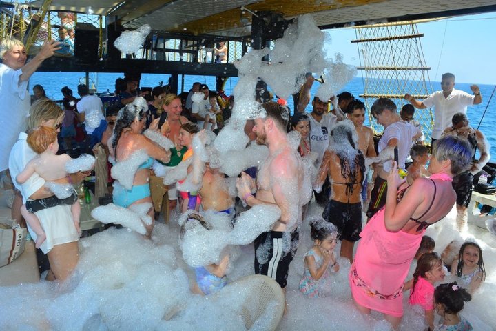 Alanya Pirate Boat Tour All Inclusive med frokost og transfer