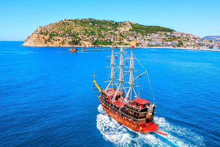 Alanya Pirate Boat Tour All Inclusive med frokost og transfer