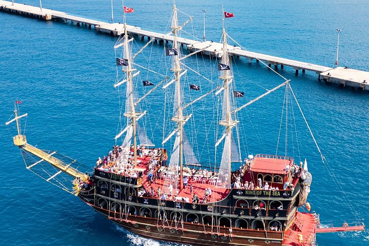 Alanya Pirate Boat Tour All Inclusive med frokost og transfer