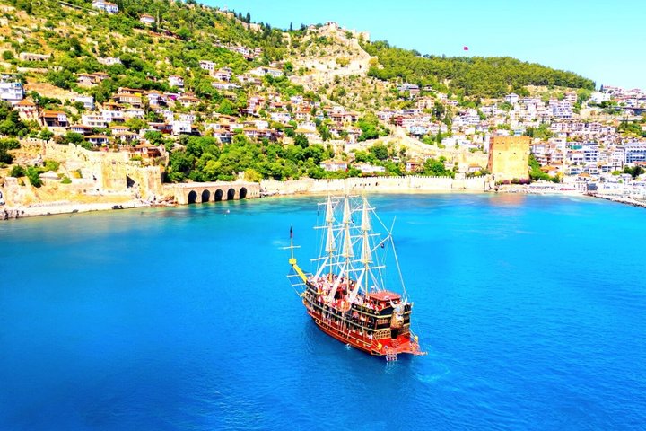 Alanya Pirate Boat Tour All Inclusive med frokost og transfer