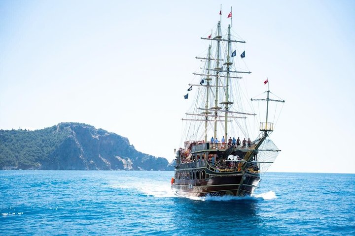 Alanya Pirate Boat Tour All Inclusive med frokost og transfer