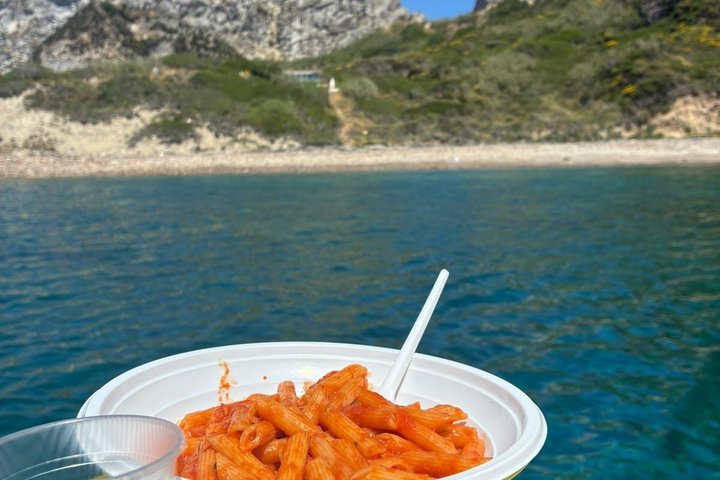 Île de Ponza : Excursion d'une journée complète en croisière au départ d'Anzio avec déjeuner à bord